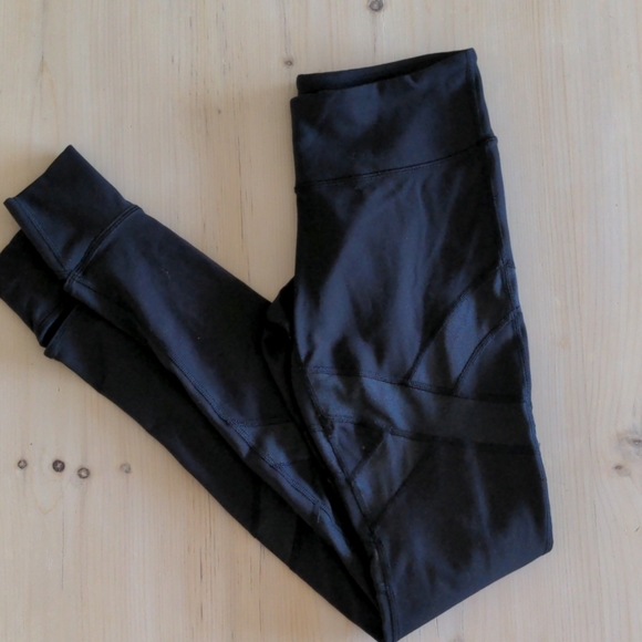 Lululemon black tights with crossband detail - Picture 3 of 5